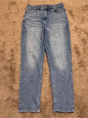 American Eagle Jeans Womens 6 Blue Distressed Denim Mom Jean High Rise Logo